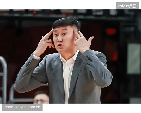 浙江队抓住罚球线上的优势,利用深圳队关键失误锁定胜局,挺进总决赛。 浙江队抓住罚球线上的优势,利用深圳队关键失误锁定胜局,挺进总决赛。